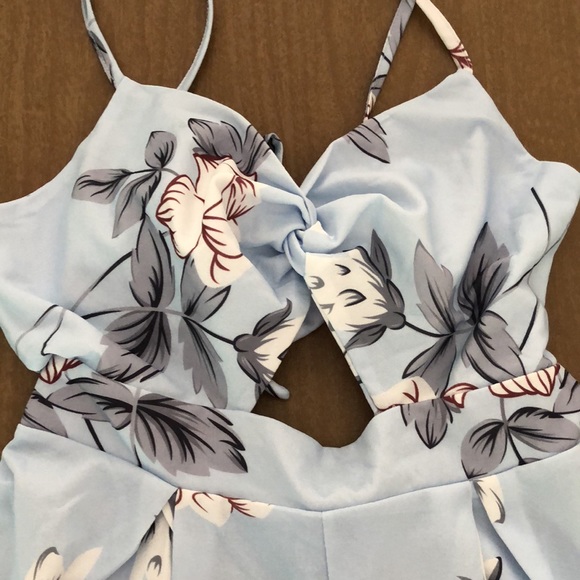 Light blue floral print romper - Picture 2 of 4